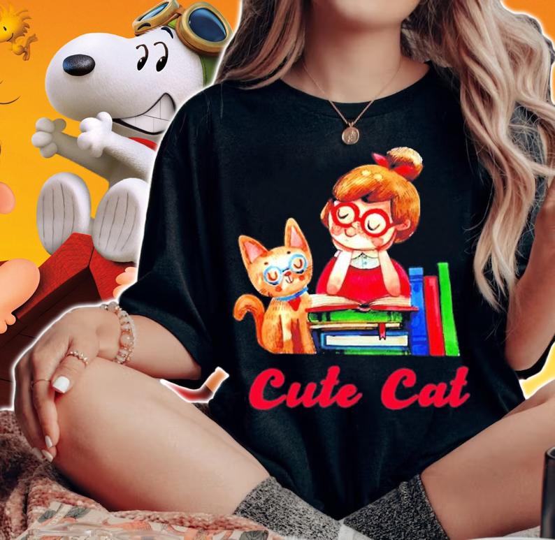 Cute Cat Lover Gift For Girlfriend Reading Book Relax Time T-Shirt t-shirt