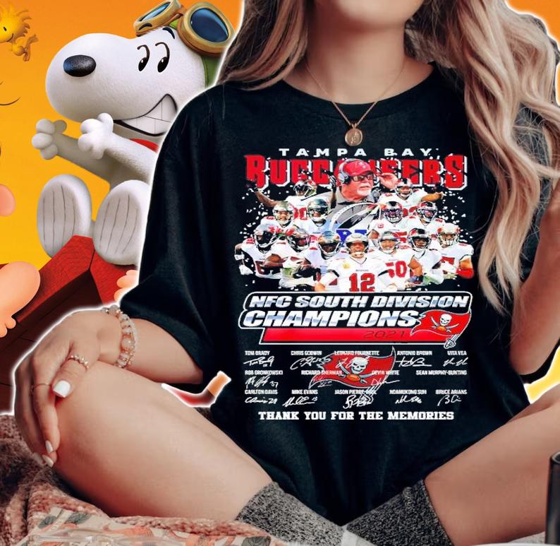 Tampa Bay Buccaneers NFC South Division Champions 2021 signatures shirt